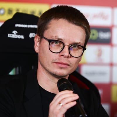Jarosław Królewski &mdash; press portrait, Scientist at AGH University of Science and Technology and WEF Young Global Leader